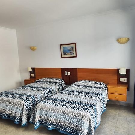 Apartamentos Leonor Carihuela Torremolinos Bagian luar foto