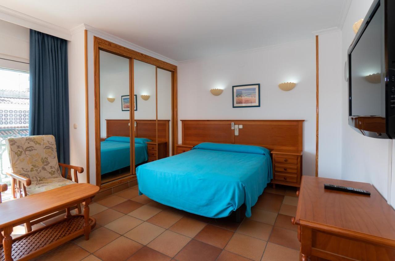 Apartamentos Leonor Carihuela Torremolinos Bagian luar foto