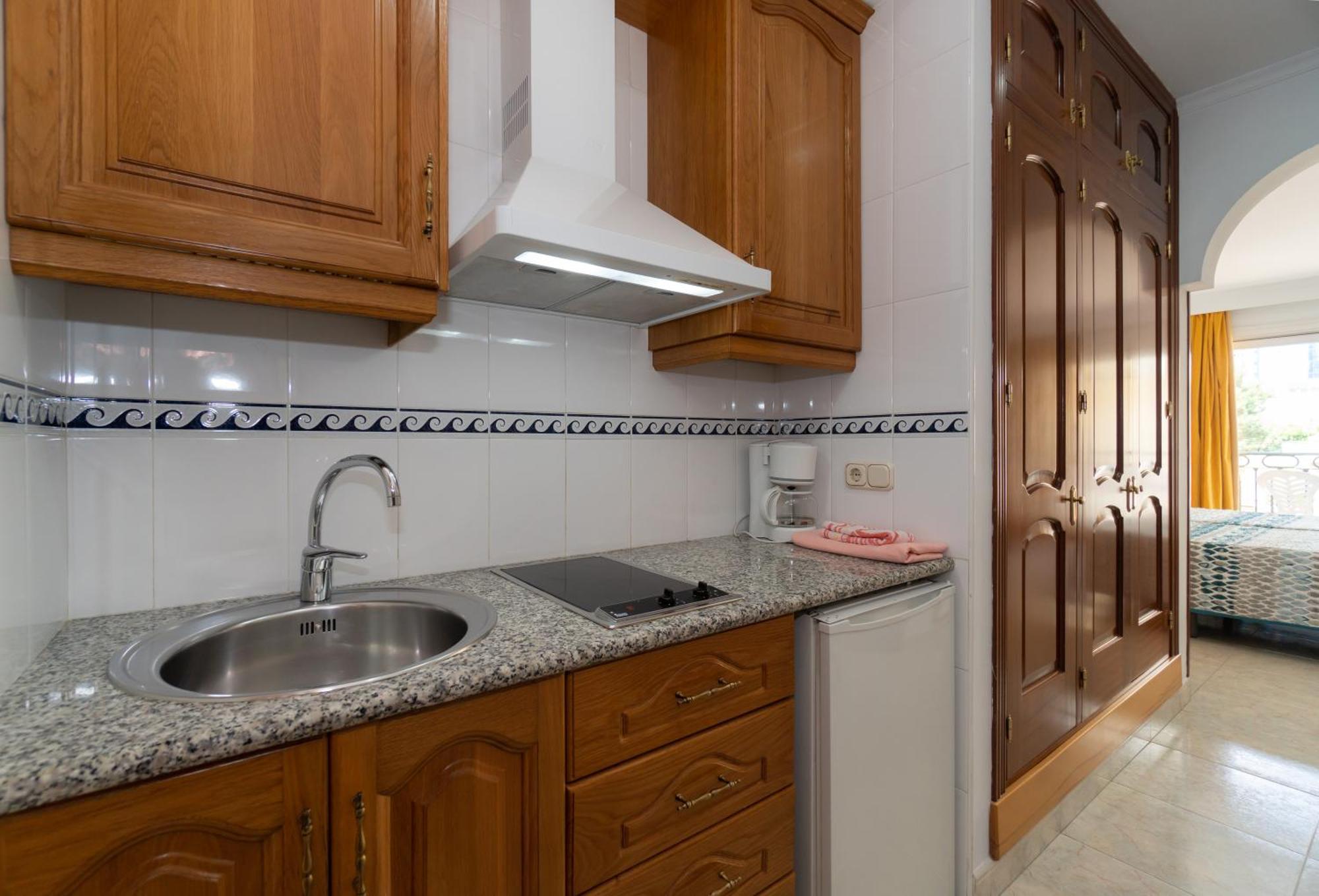 Apartamentos Leonor Carihuela Torremolinos Bagian luar foto