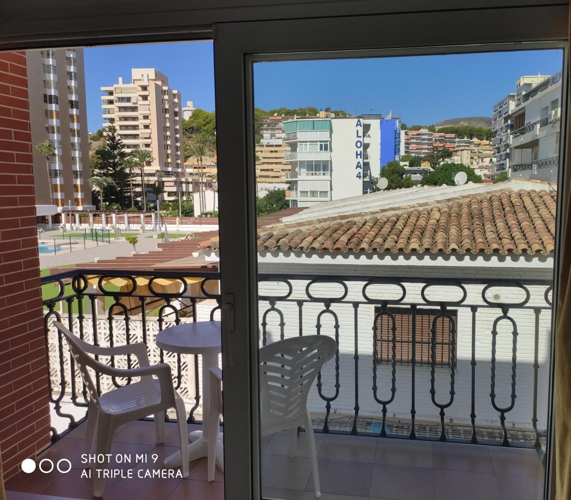 Apartamentos Leonor Carihuela Torremolinos Bagian luar foto