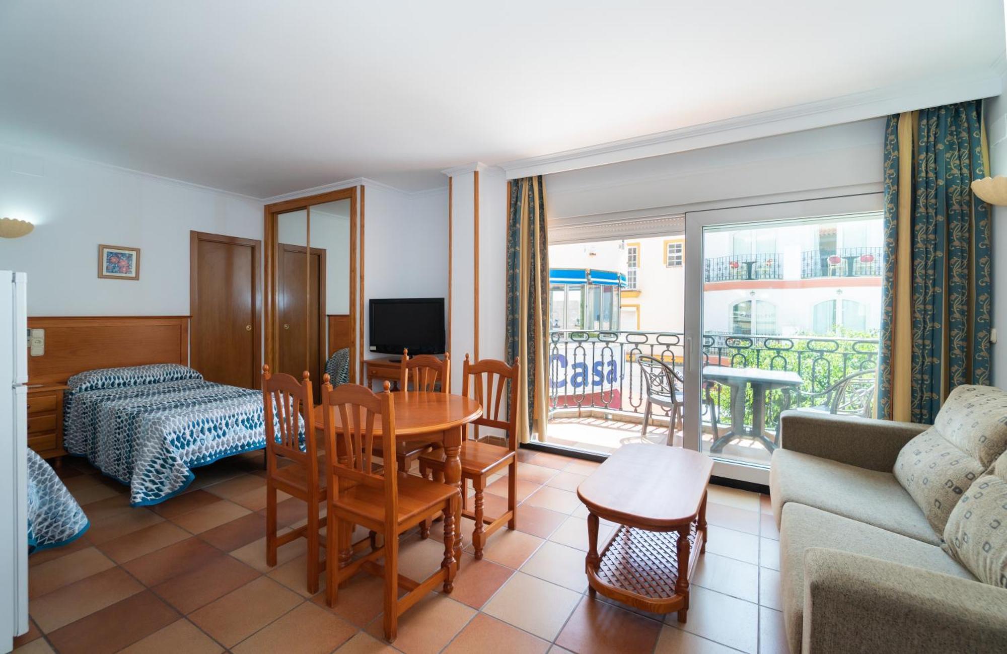 Apartamentos Leonor Carihuela Torremolinos Bagian luar foto