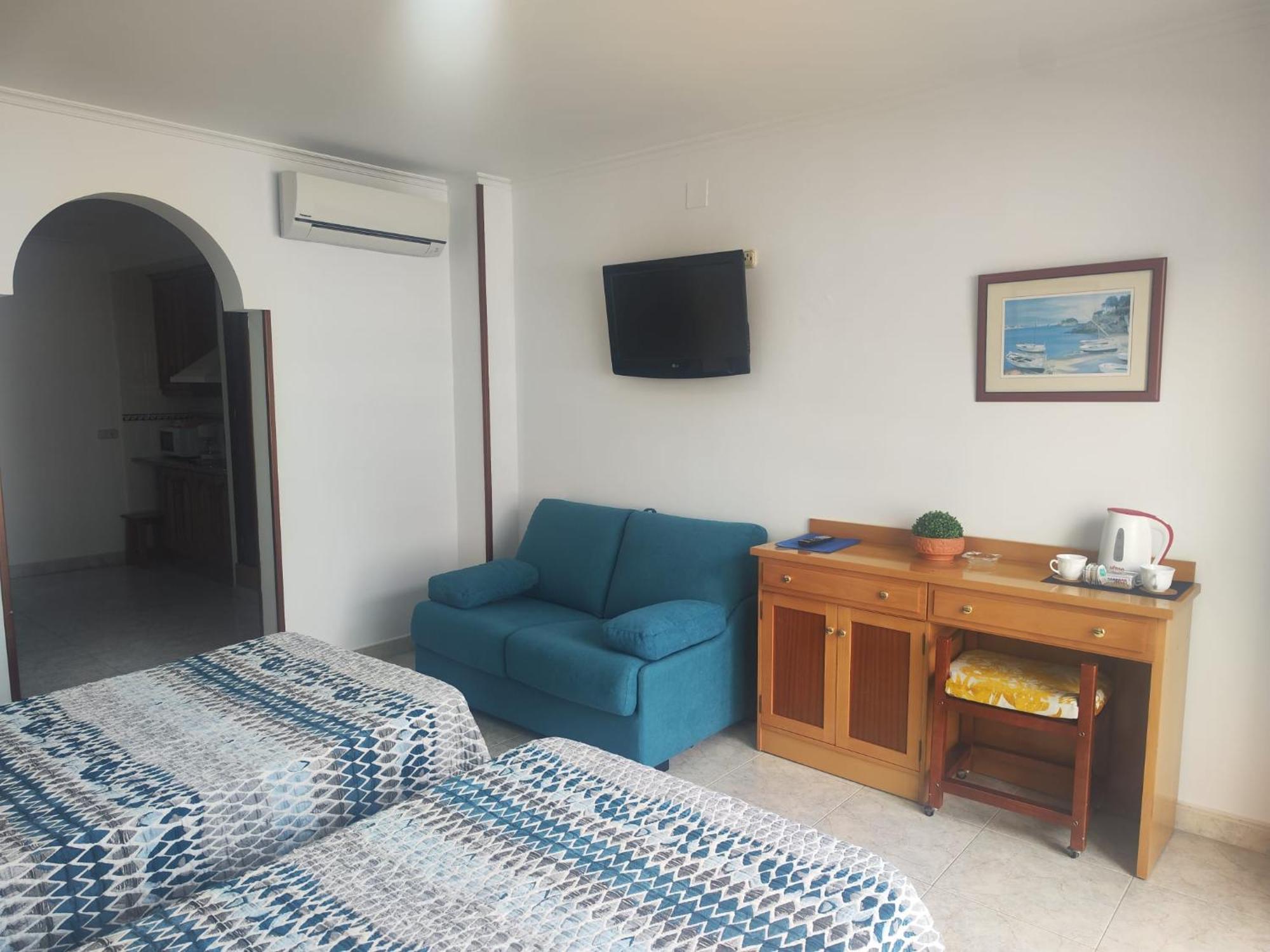 Apartamentos Leonor Carihuela Torremolinos Bagian luar foto
