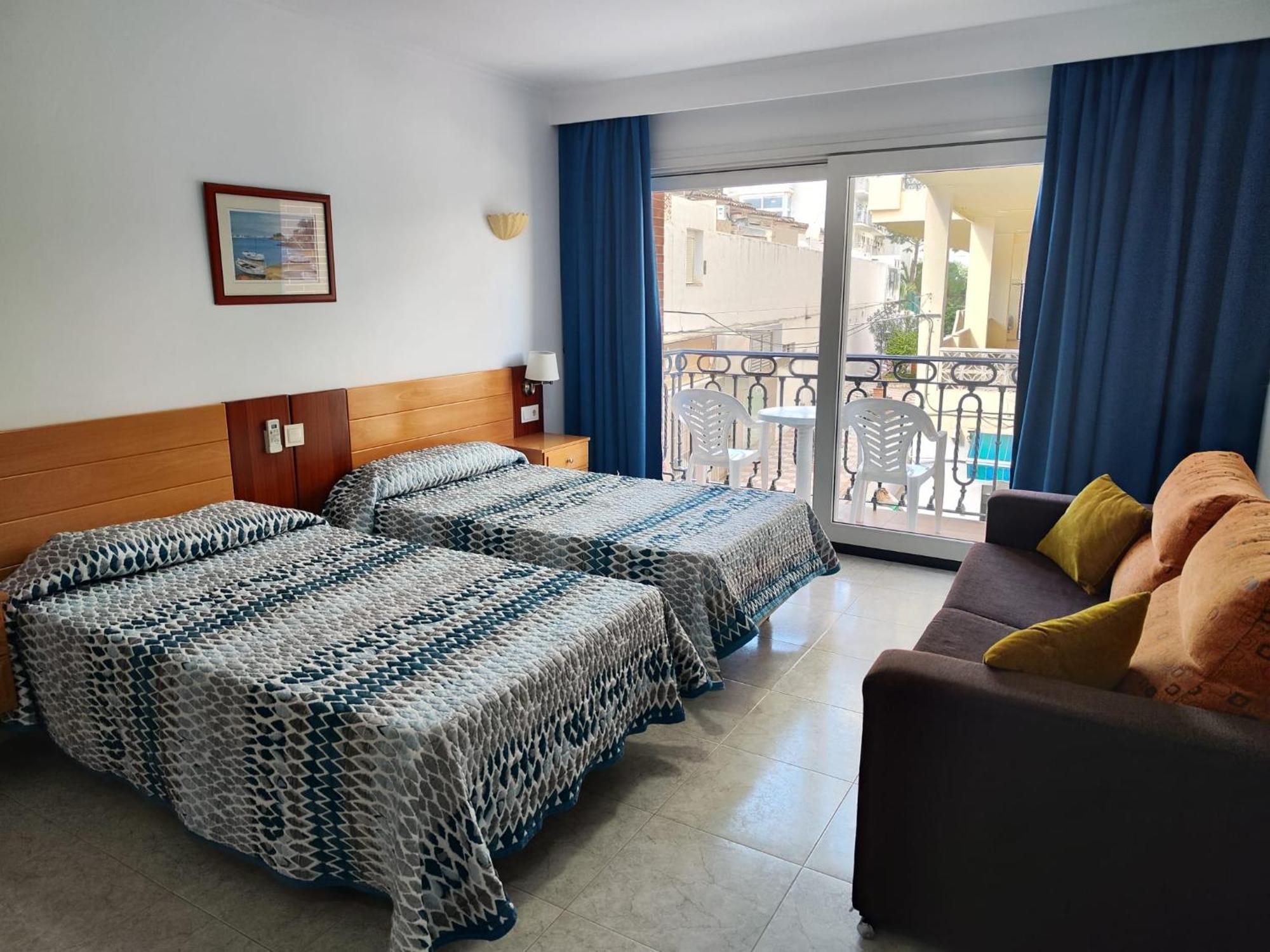 Apartamentos Leonor Carihuela Torremolinos Bagian luar foto