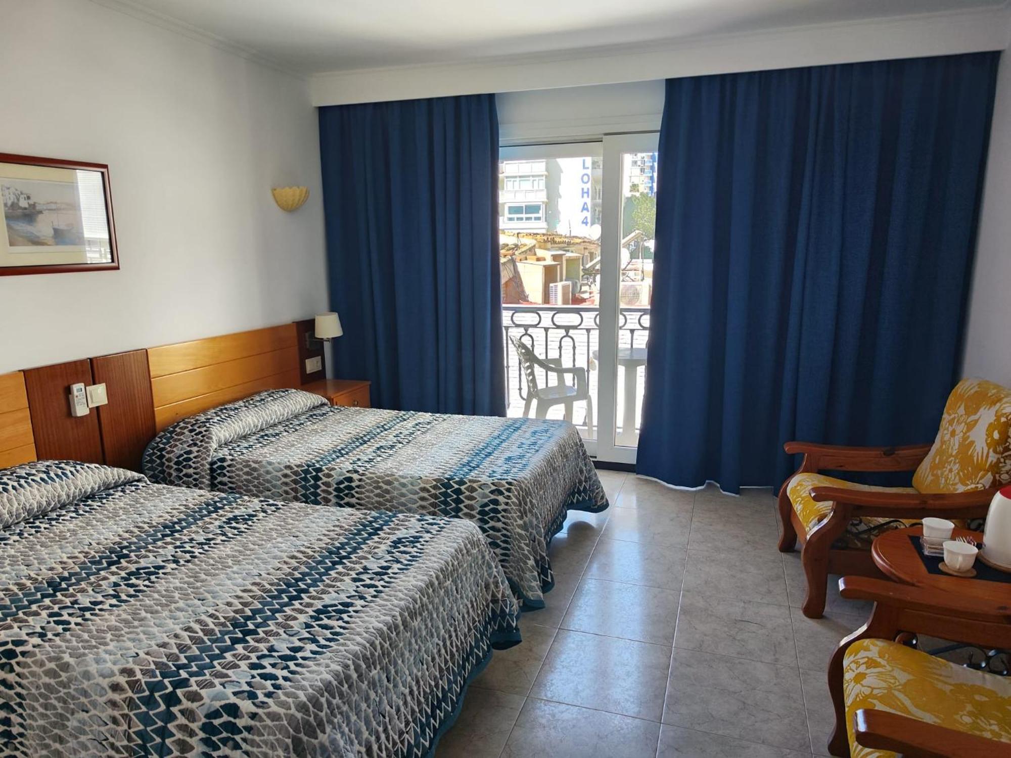 Apartamentos Leonor Carihuela Torremolinos Bagian luar foto