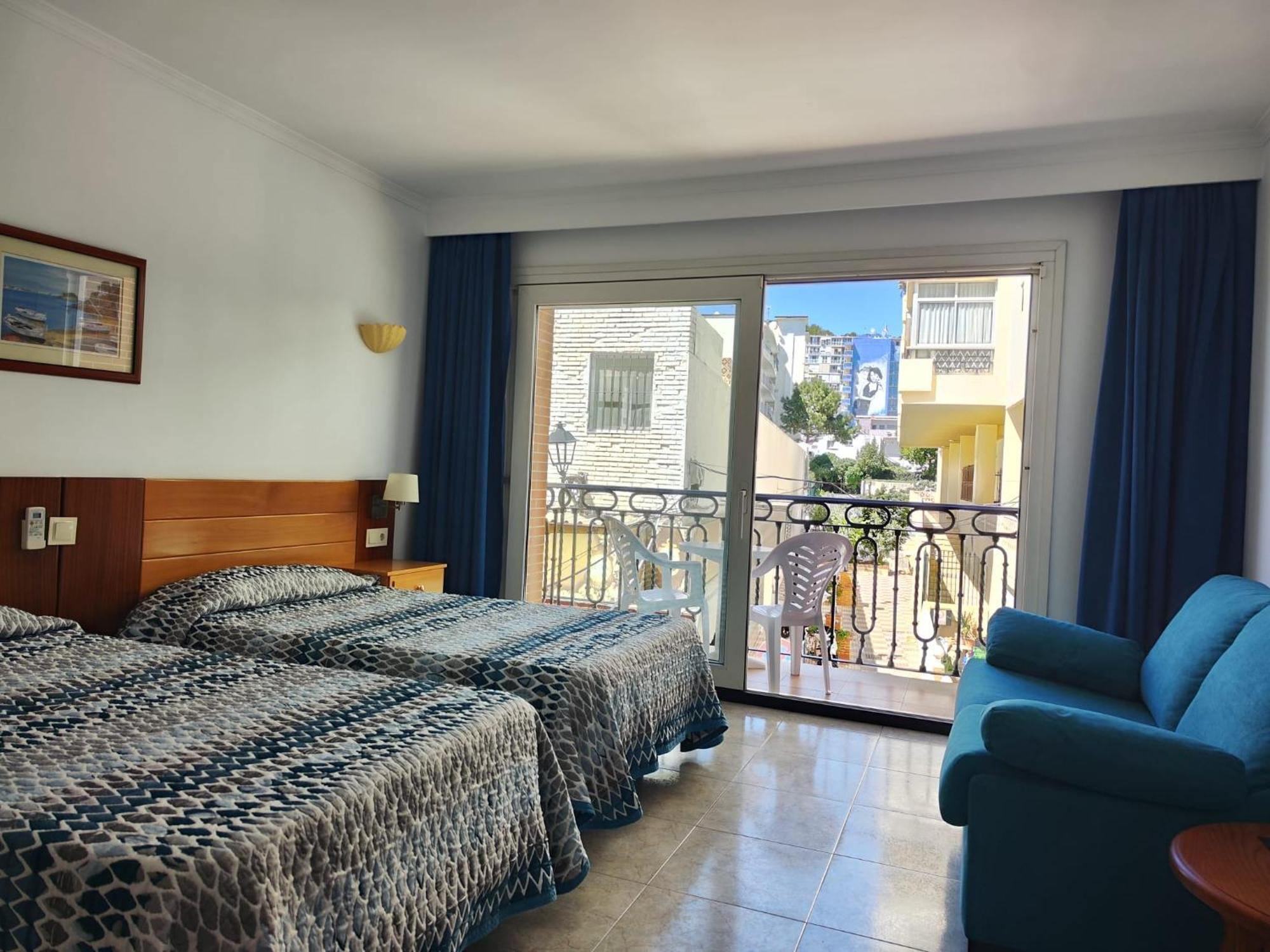 Apartamentos Leonor Carihuela Torremolinos Bagian luar foto