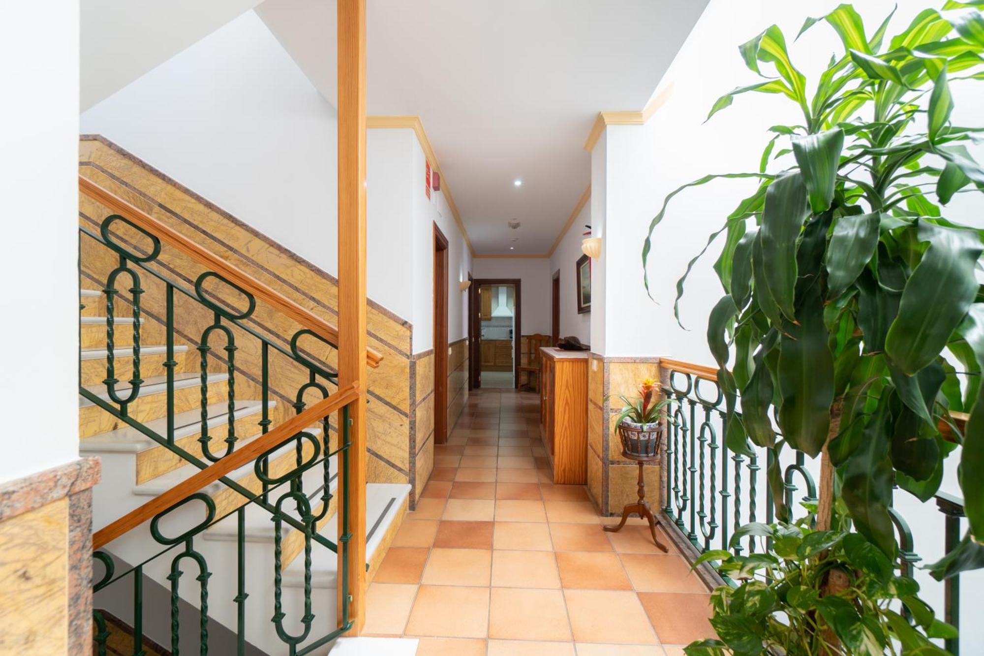 Apartamentos Leonor Carihuela Torremolinos Bagian luar foto