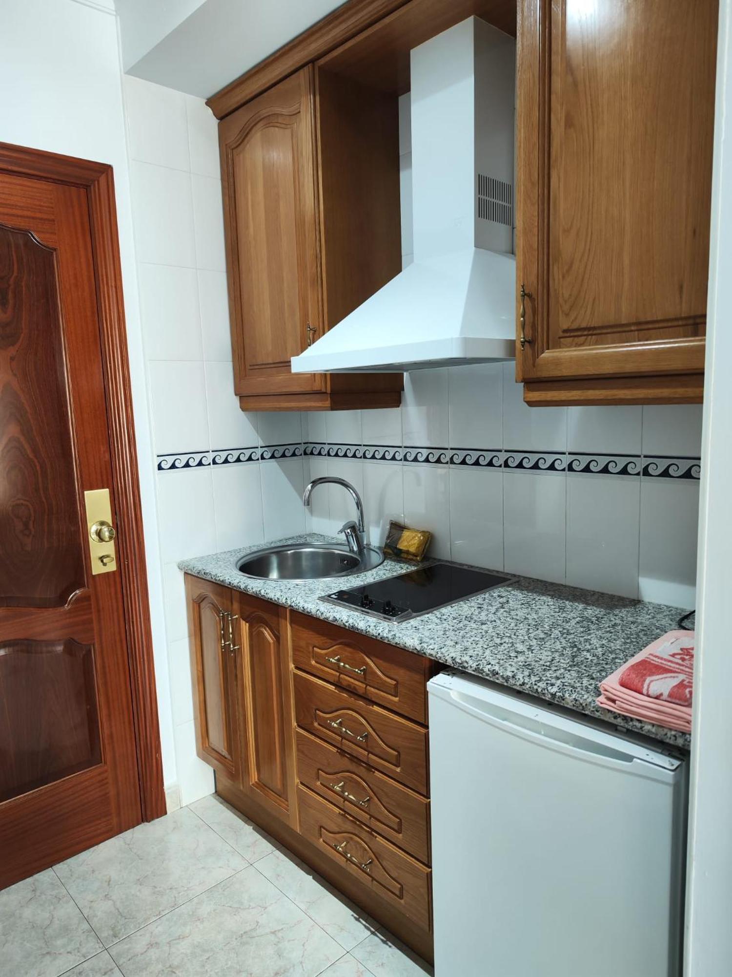 Apartamentos Leonor Carihuela Torremolinos Bagian luar foto