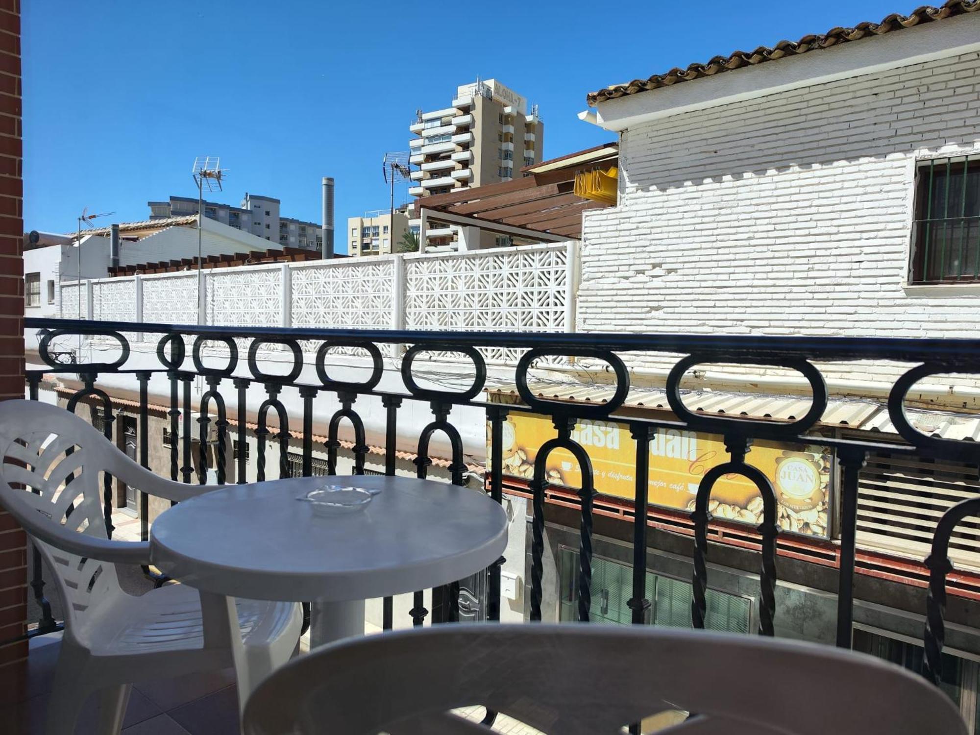 Apartamentos Leonor Carihuela Torremolinos Bagian luar foto