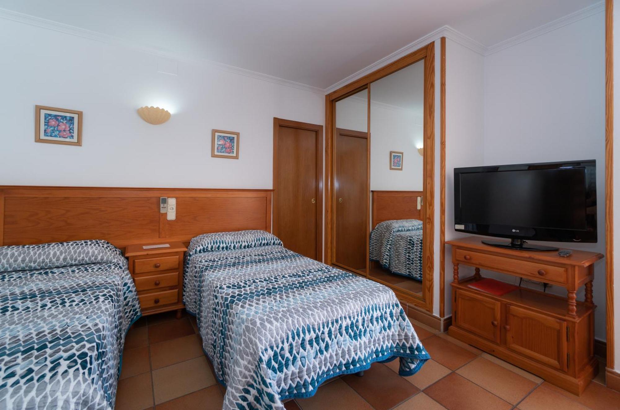 Apartamentos Leonor Carihuela Torremolinos Ruang foto