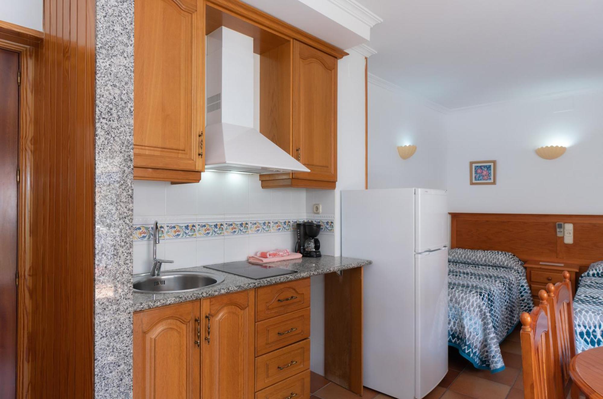 Apartamentos Leonor Carihuela Torremolinos Ruang foto